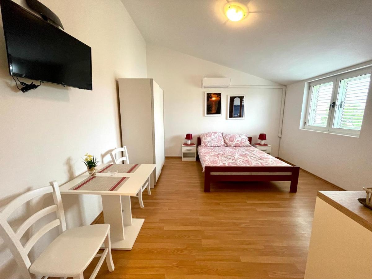 Villa Julie Jadranovo Eksteriør billede