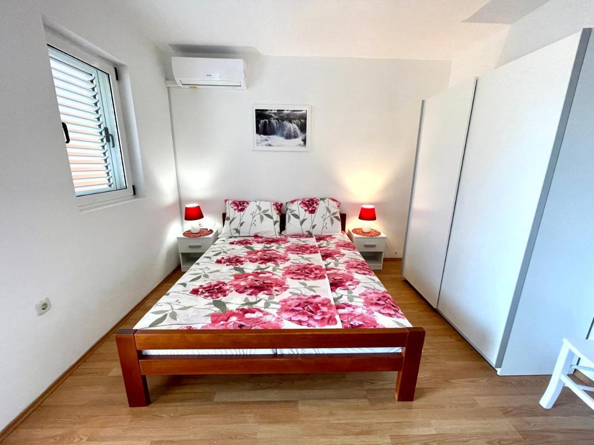 Villa Julie Jadranovo Eksteriør billede